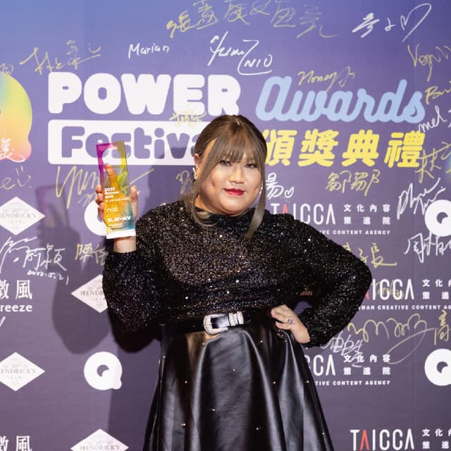 Q POWER 精神獎 得獎者 SLAY 黃小愛「我想要發揮我自己的影響力，帶給一些正在否定自己的朋友，找到你自己的自信、舒適圈，發光發熱，永遠不要否定自己的未來的可能」