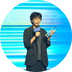 Q Video 影像創作獎 得獎者 蘇奕瑄「很開心在同婚5週年，可以拿到這個 Q Video 這個獎，覺得意義非凡！希望大家可以都好好做自己，可以更活出自己的樣貌！」