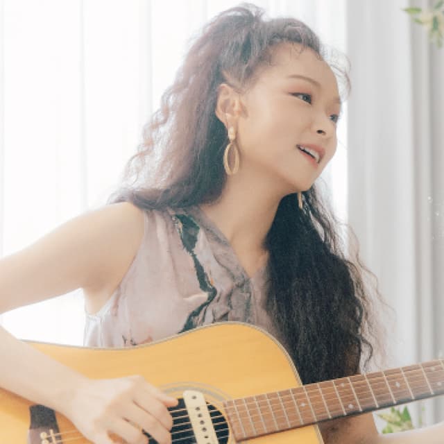 Q Music 入圍 余佩真「我喜歡今晚的一切不容易翻轉過後的美學與笑意! 我希望今天所有的一切體感,能在我脆弱的時候,提醒我,要永遠站在愛的那一邊」